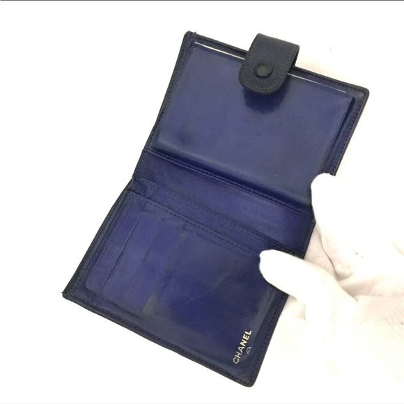 /1J1135 CHANEL CC Logo Caviar Skin Bifold Wallet - Picture 5 of 9